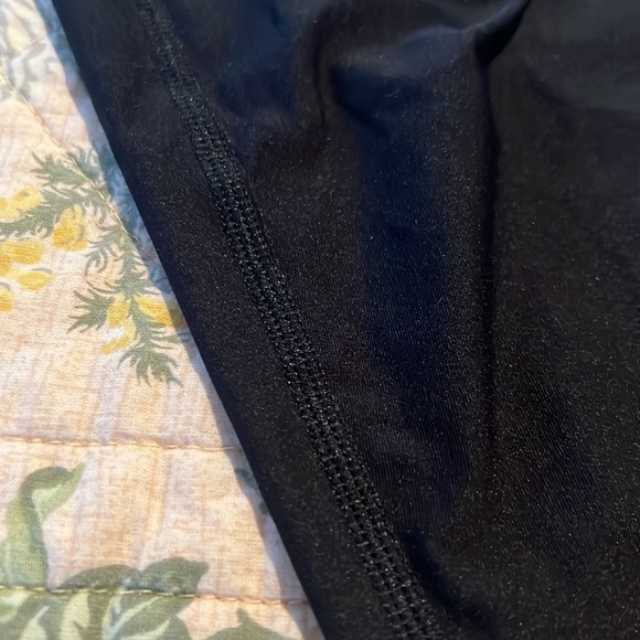 Youth Under Armour  compression tights. 3/4 length.  Youth Large. - Picture 10 of 13